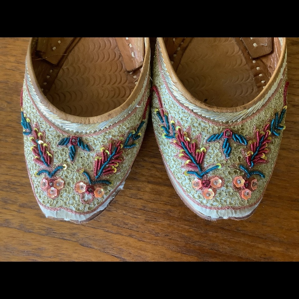 Beautiful Handmade Embroidered Jutti Flats. Size 38= 7.5 or 8 U.S. - Picture 2 of 5